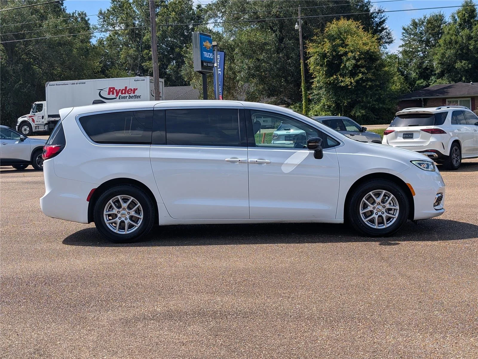 Used 2024 Bright White Clearcoat Chrysler Touring L image 6