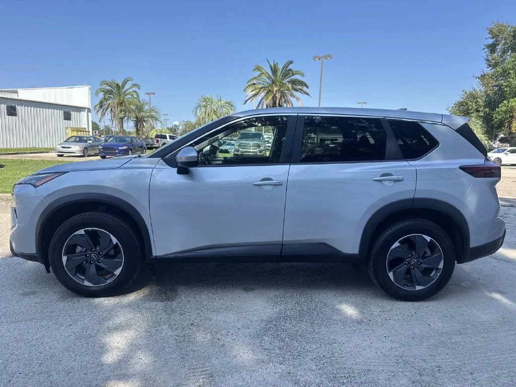 Used 2025 Silver Nissan SV image 8