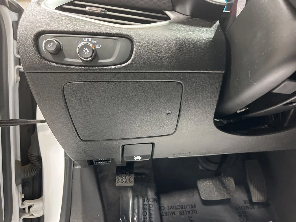 Used 2020 Summit White Chevrolet LS image 13
