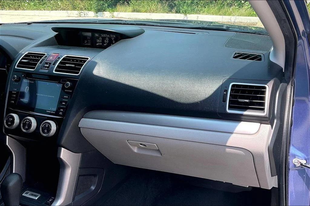 Used 2018 Blue Subaru 2.5i Premium image 15