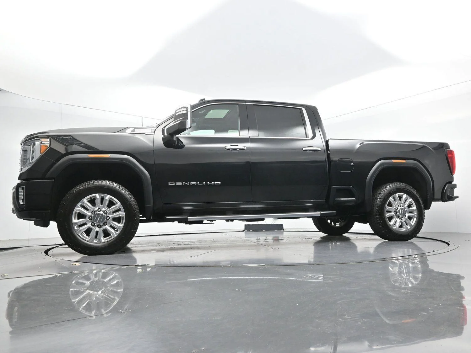 Used 2020 Onyx Black GMC Denali image 48
