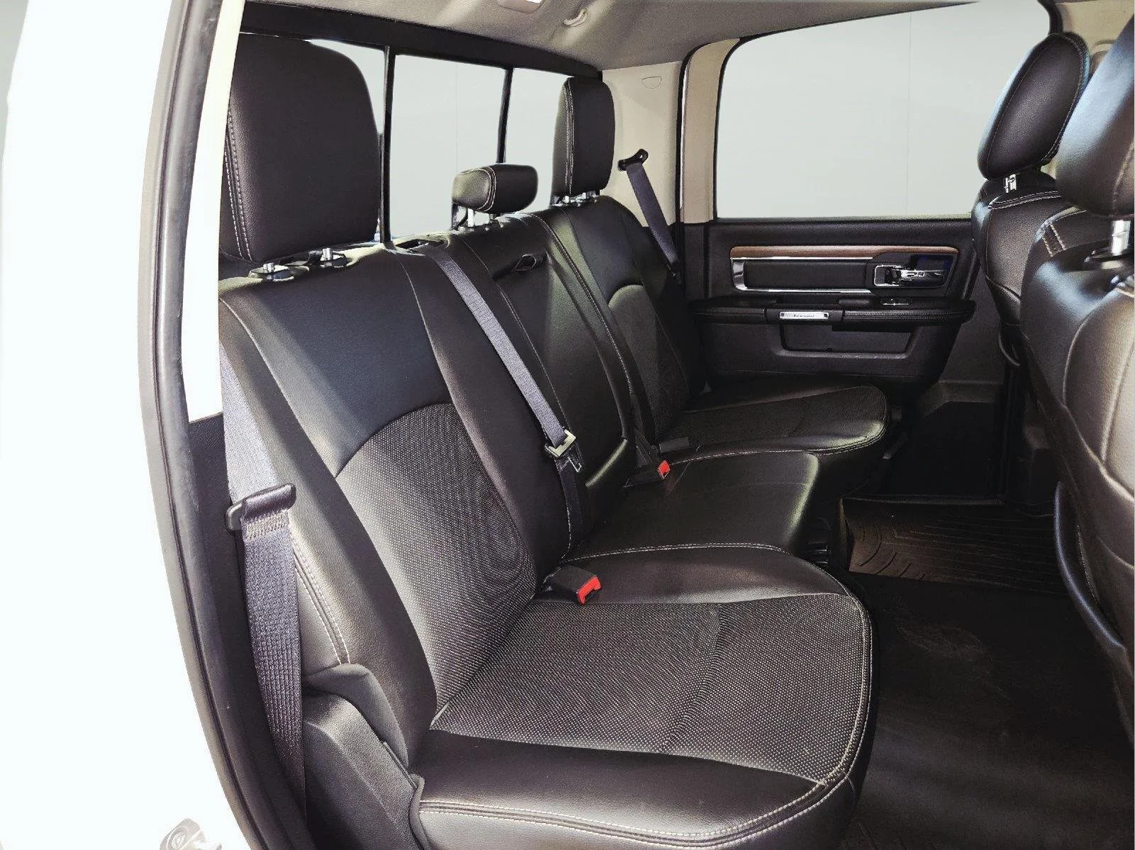 Used 2016 Bright White Clearcoat Ram Laramie image 47