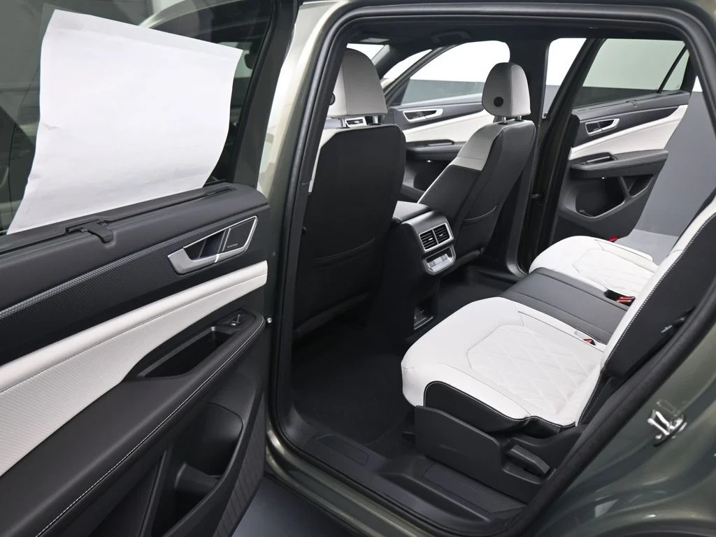 New 2026  Volkswagen 2.0T SEL Premium R-Line image 40
