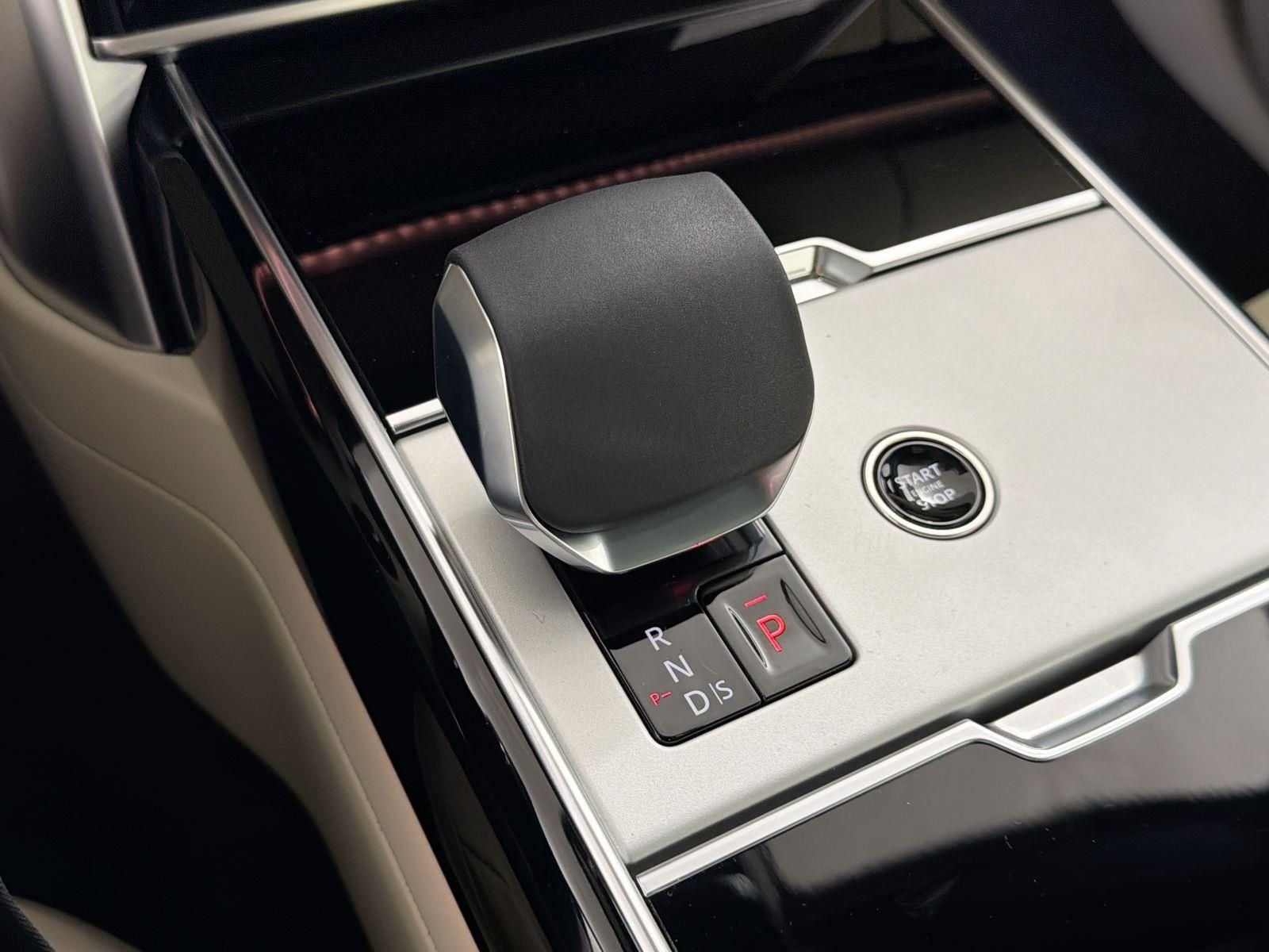 New 2026 Santorini Black Land Rover SE image 16