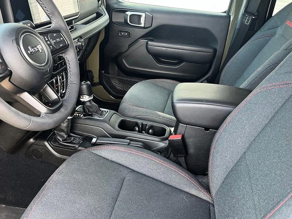 Used 2025 Green Jeep Rubicon image 11
