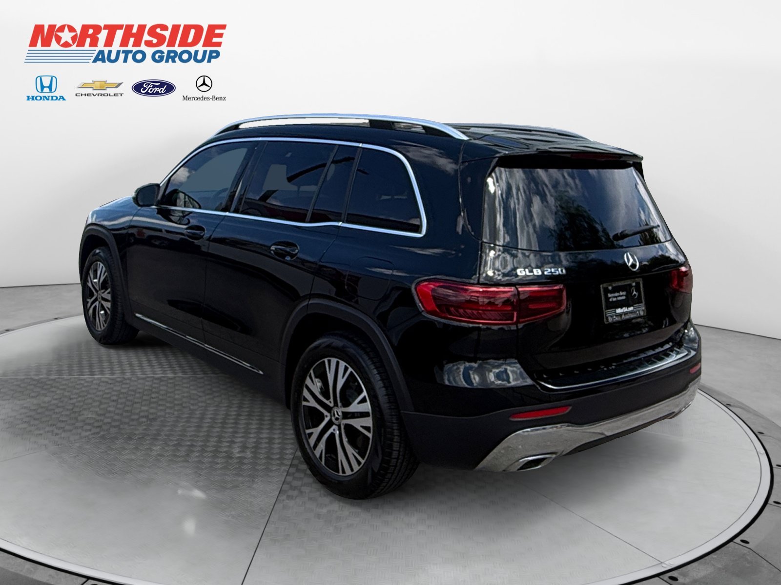 Used 2026 Black Mercedes-Benz GLB 250 image 5