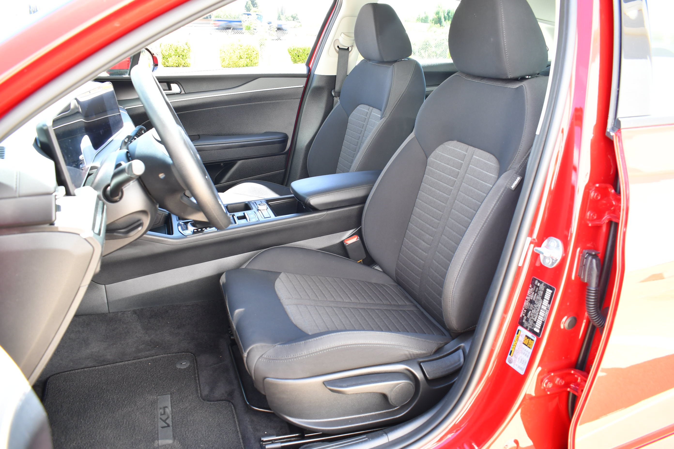 2025 Kia K5 LXS - Photo 21