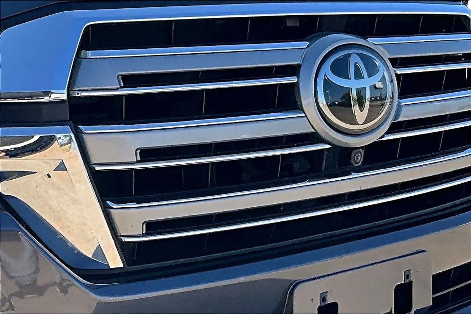 Used 2019 Magnetic Gray Metallic Toyota  image 28