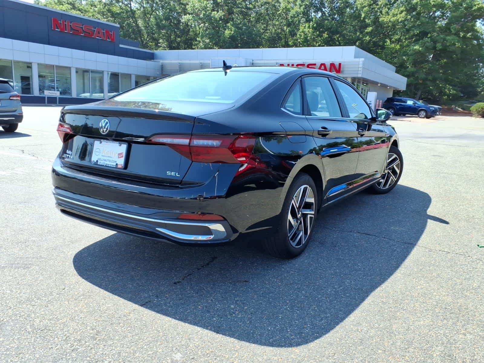 Used 2022 DEEP BLACK PEARL EFFECT Volkswagen SEL image 5