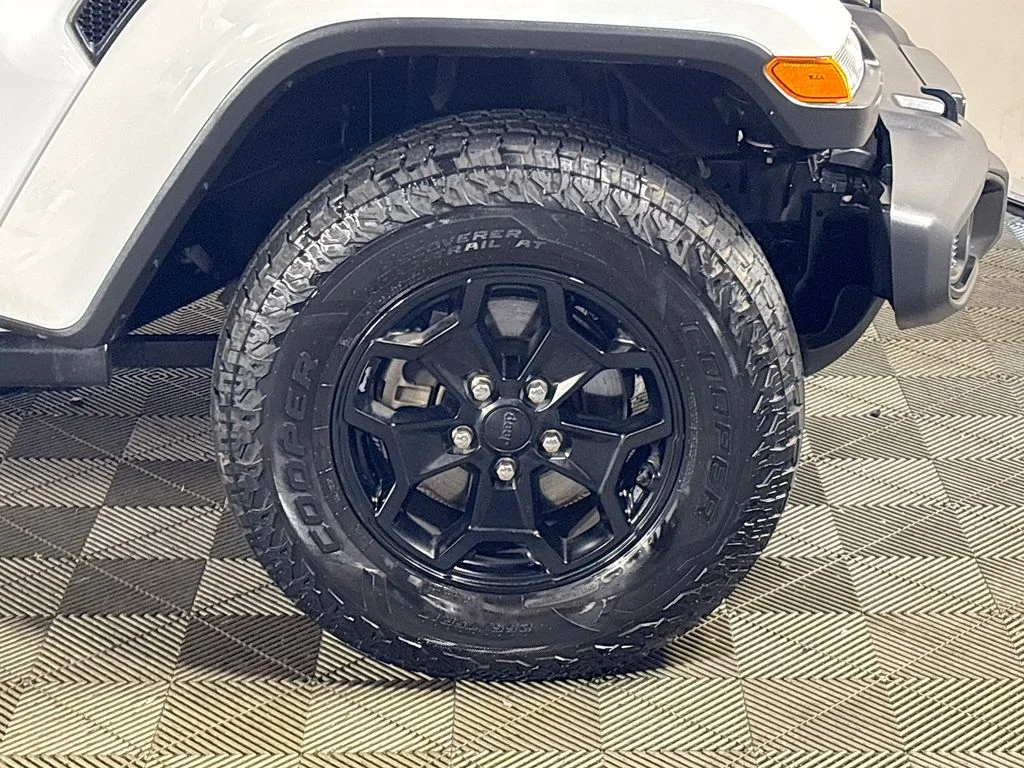 Used 2021 White Jeep Willys image 22