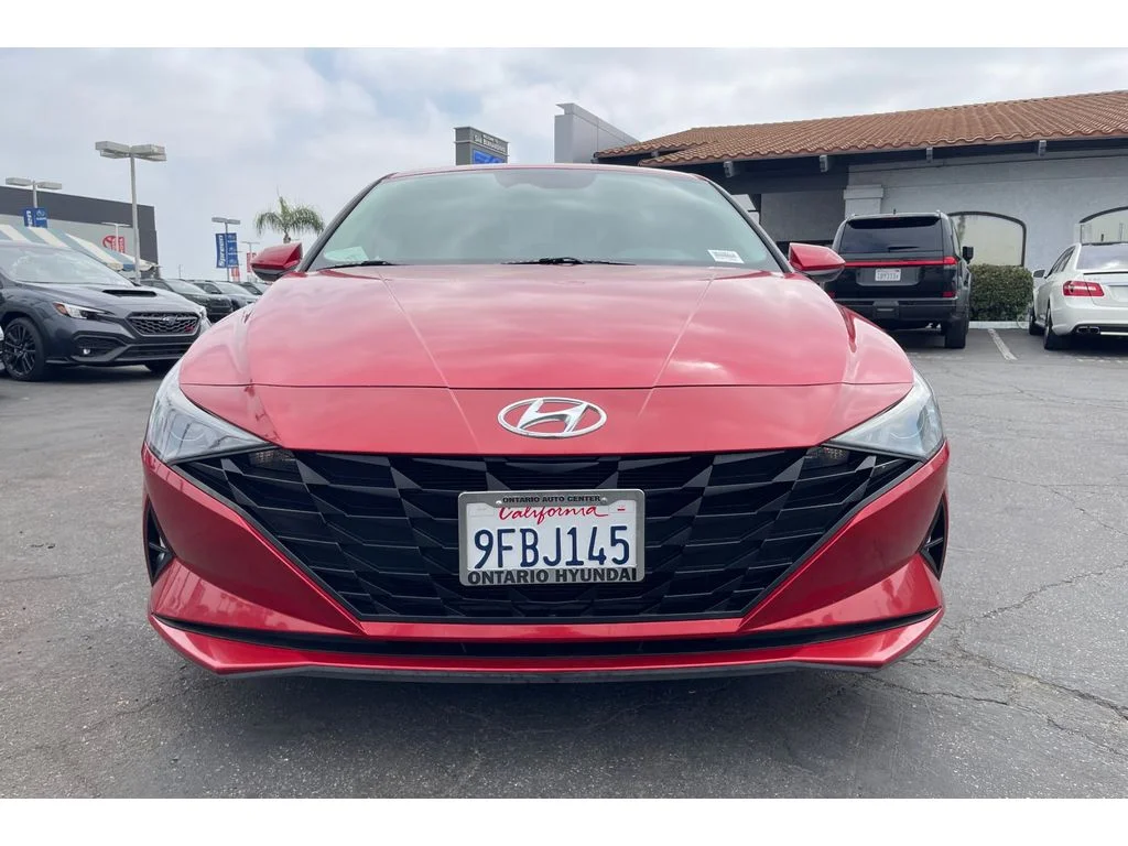 Used 2021 Calypso Red Hyundai SE image 9