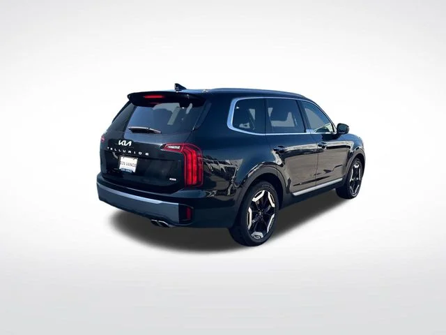 Used 2025 Black Kia S image 5