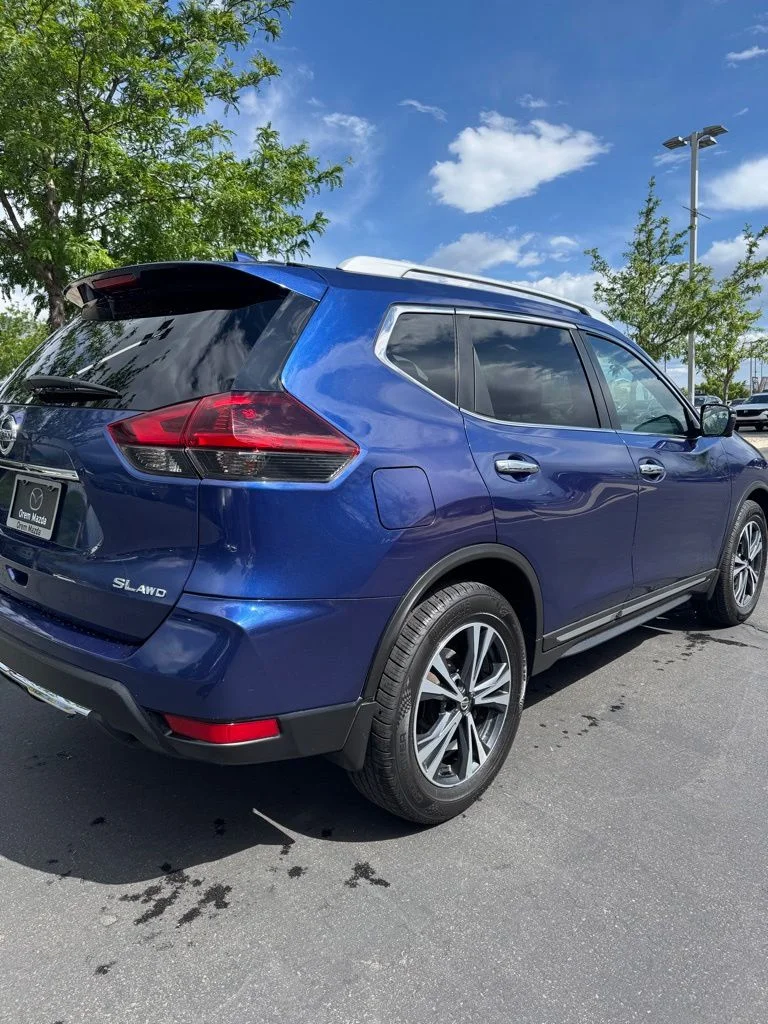 Used 2018 Blue Nissan SL image 4