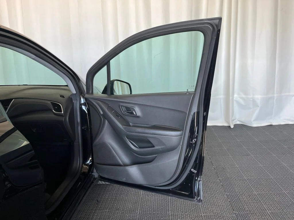 Used 2021 Black Chevrolet LT image 17