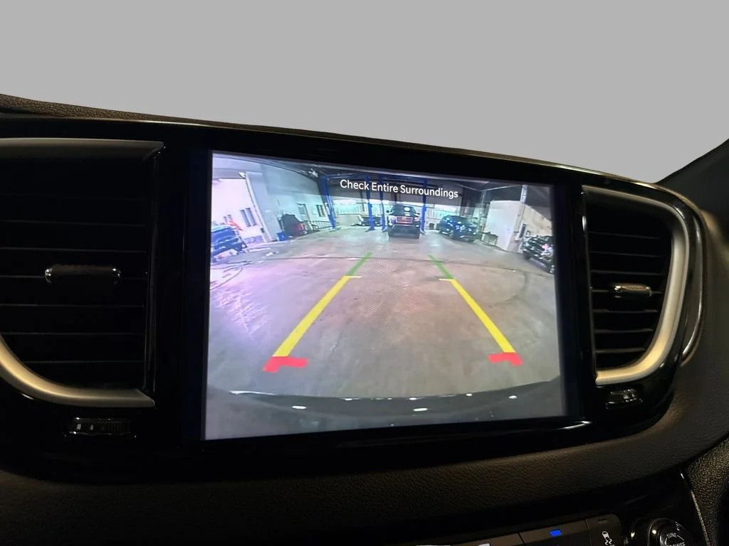 Used 2025 Black Chrysler Select image 19