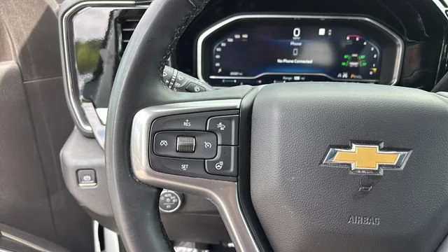 Used 2025 Summit White Chevrolet LT image 22