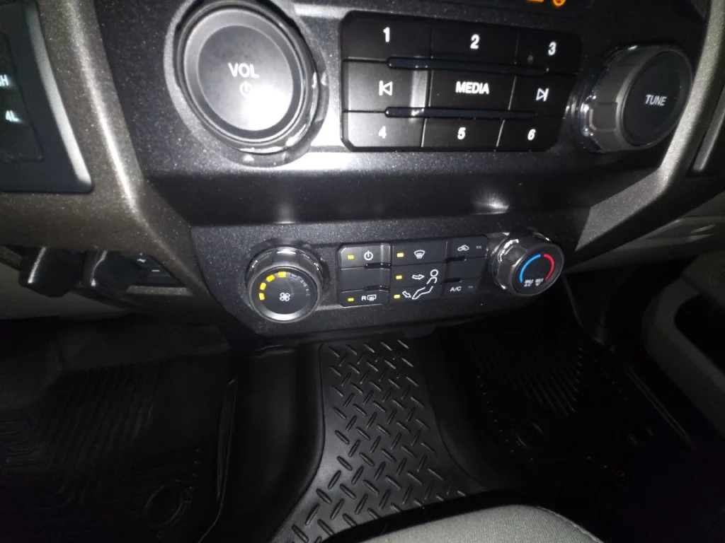 Used 2022 White Ford XL image 23