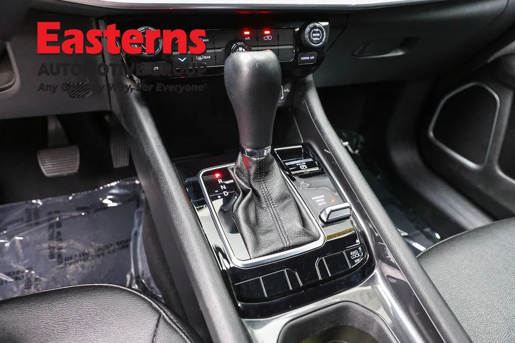 Used 2024 Blue Jeep Latitude image 12