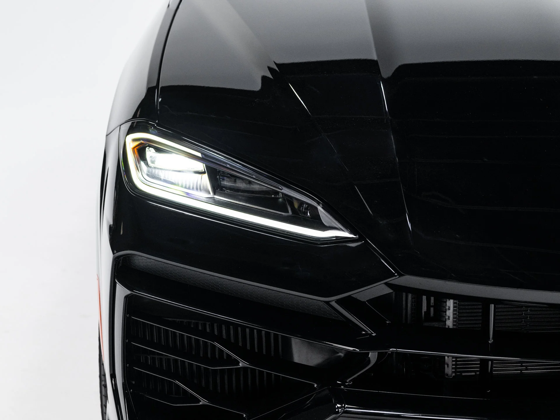 Used 2025 Nero Noctis Metallic Lamborghini SE image 15