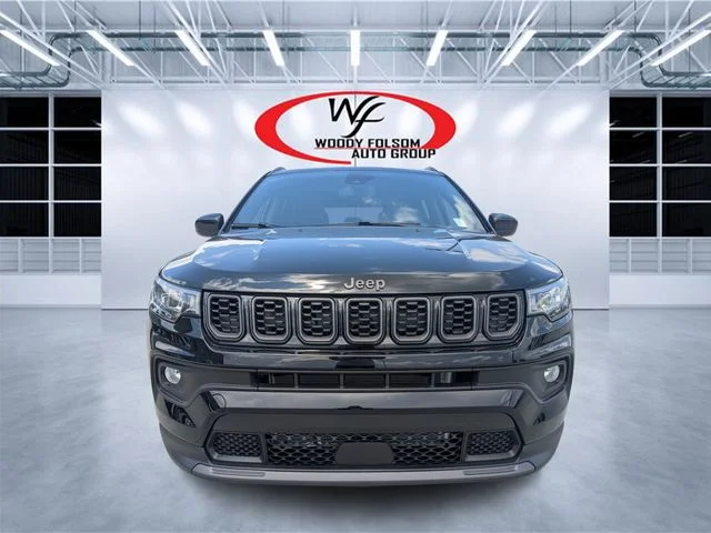 New 2026 Diamond Black Crystal Pearl-Coat Exterior Paint Jeep Latitude image 8