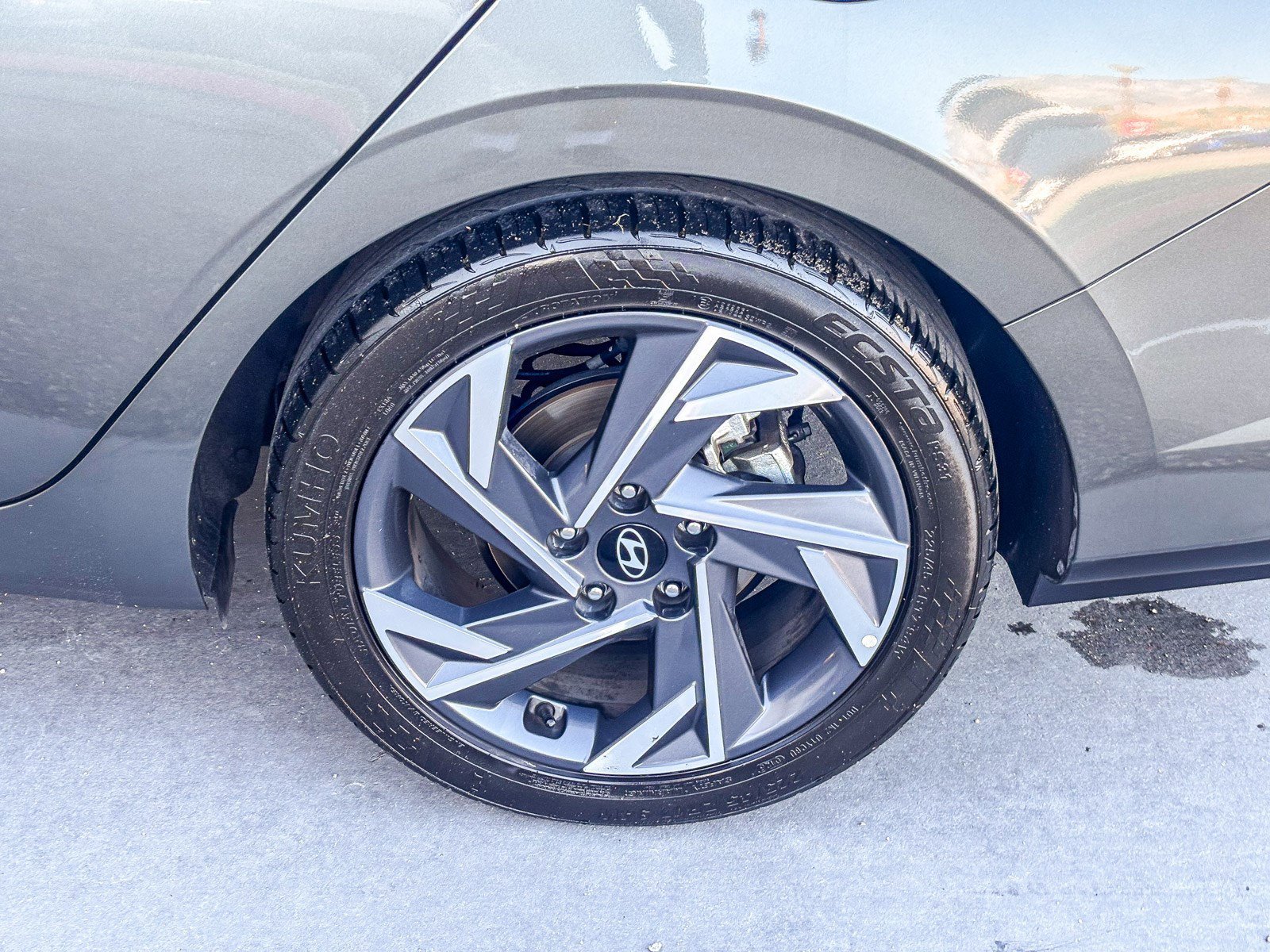 Used 2024 Amazon Gray Hyundai Limited image 12