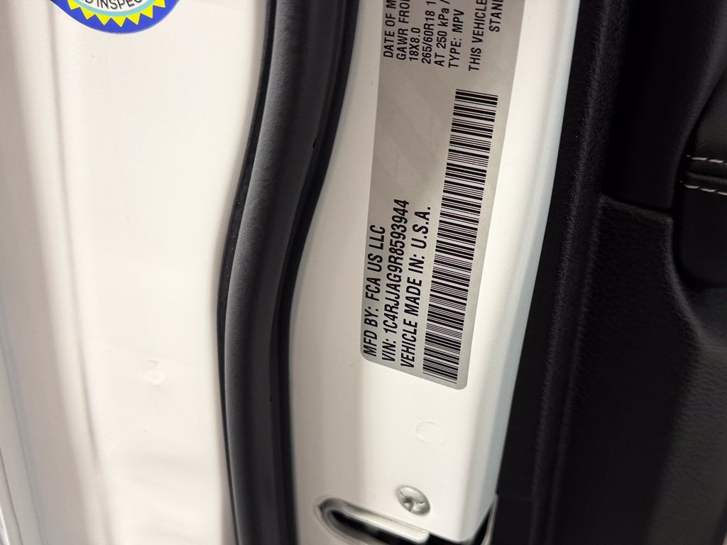 Used 2024 White Jeep Laredo image 24