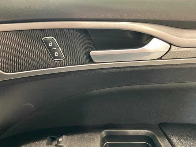 Used 2019 Black Ford SE image 19