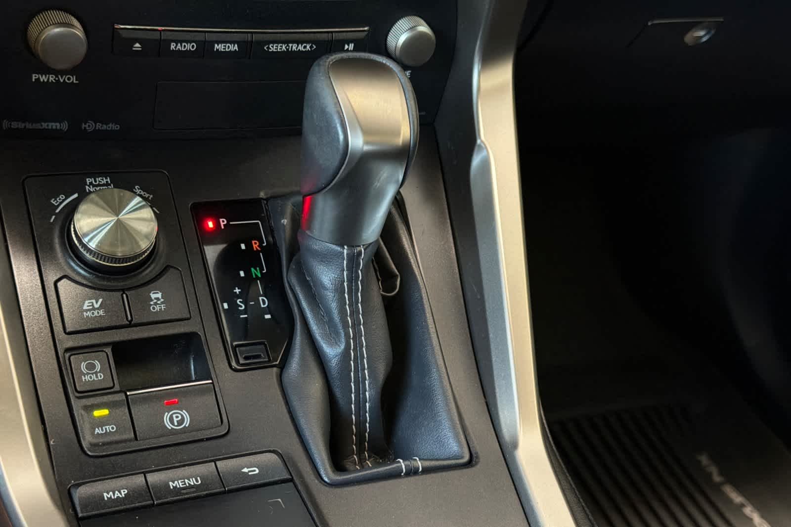 Used 2020 Atomic Silver Lexus  image 24