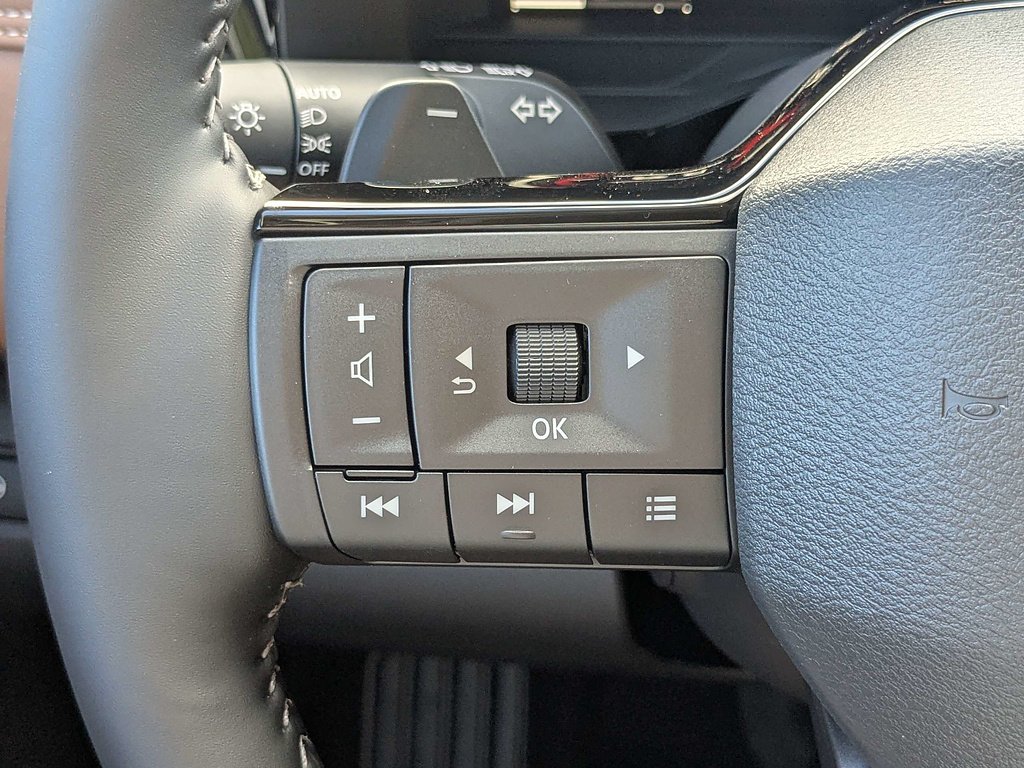 New 2026 Boulder Gray Pearl / Super Black Two-tone Nissan Platinum image 28
