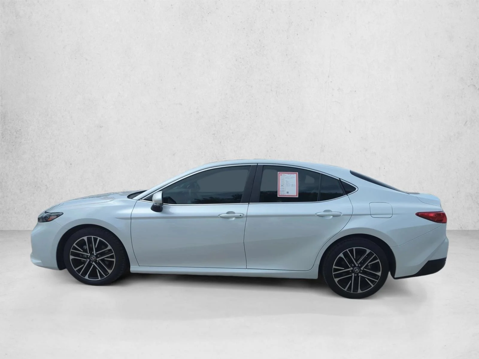 Used 2025 Wind Chill Pearl Toyota XLE image 5