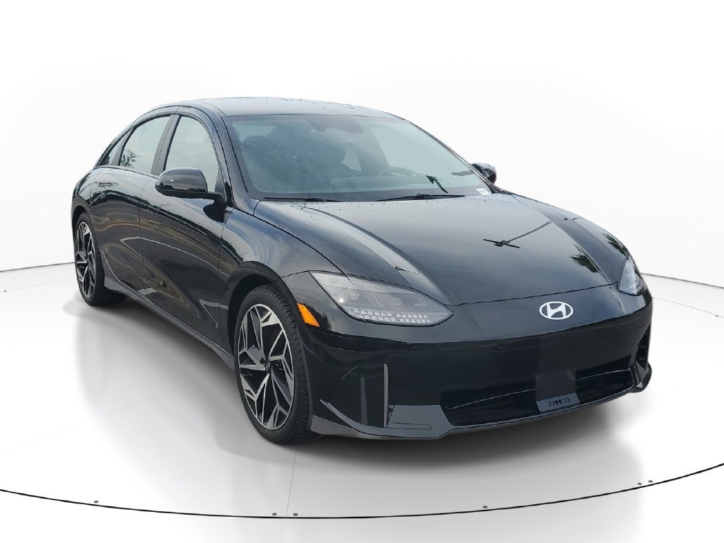 Used 2024 Black Hyundai SEL image 1