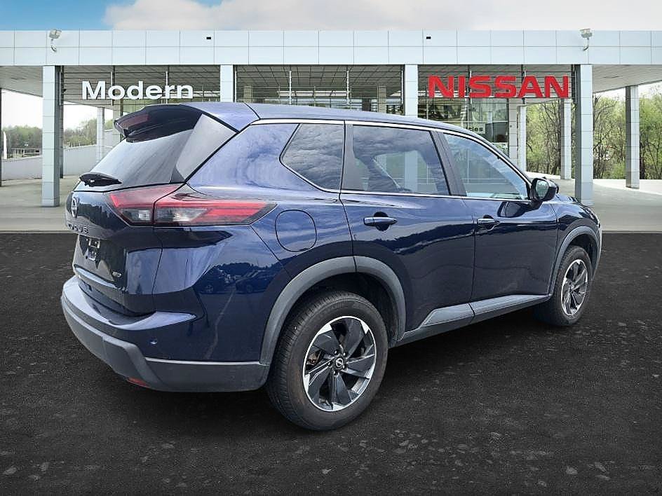 Used 2025 Deep Ocean Blue Pearl Nissan SV image 5