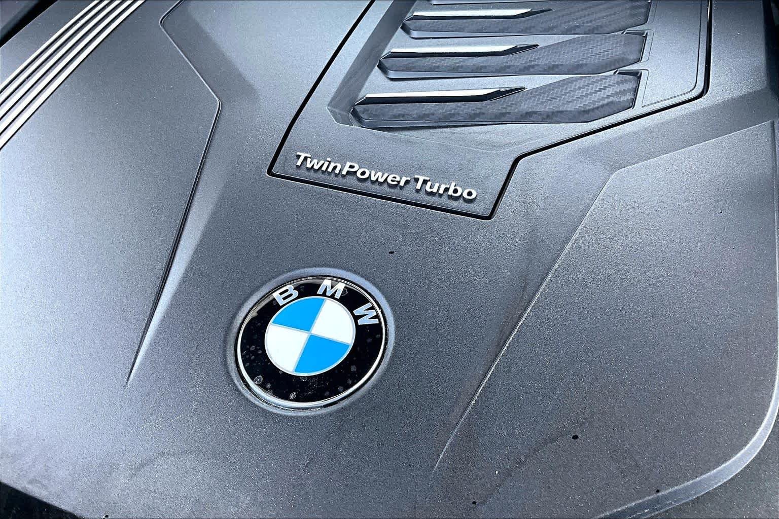 Used 2022 Mineral White Metallic BMW sDrive40i image 33
