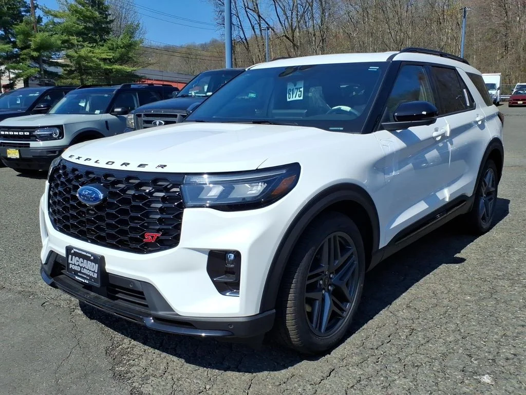 New 2026 Star White Metallic Tri-Coat Ford ST image 3