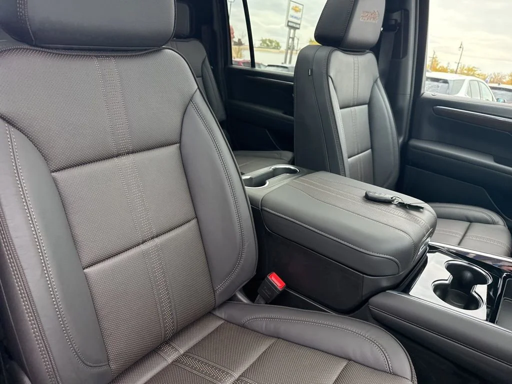 2026 Chevrolet Suburban High Country - Photo 38