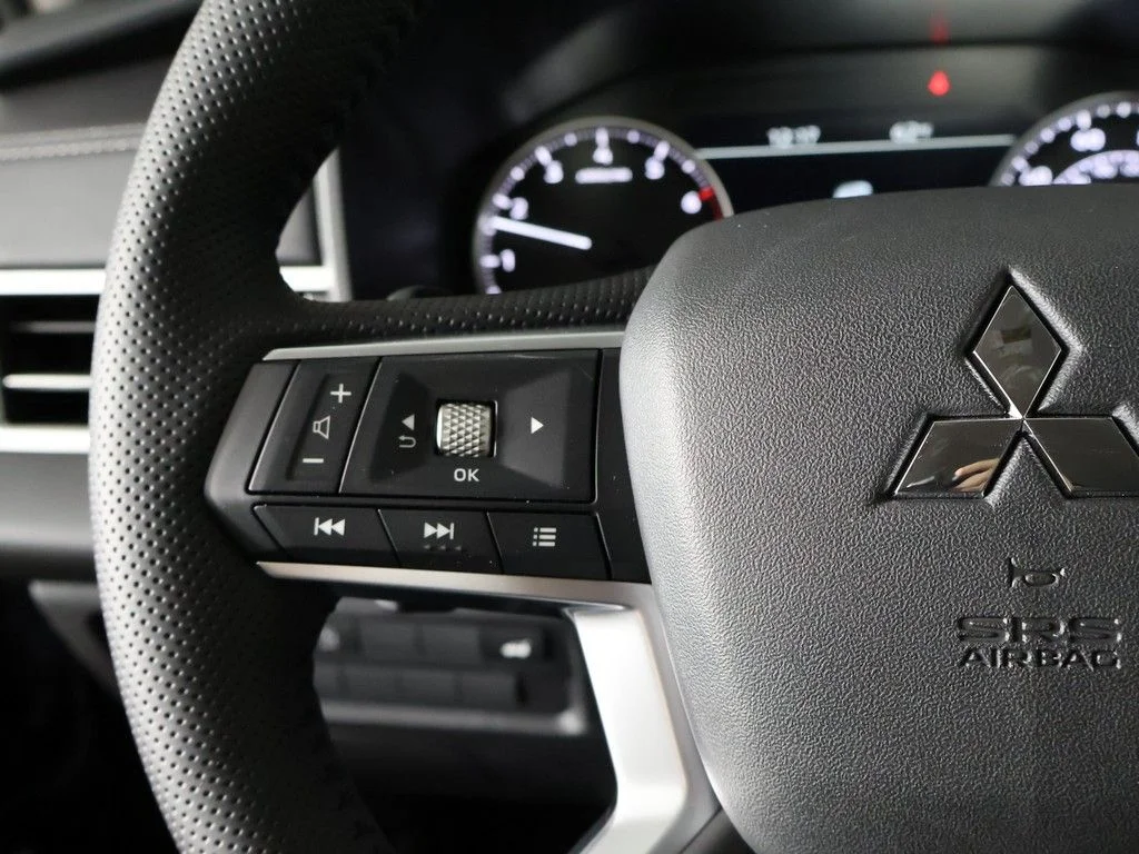 New 2026 Black Mitsubishi SE image 39