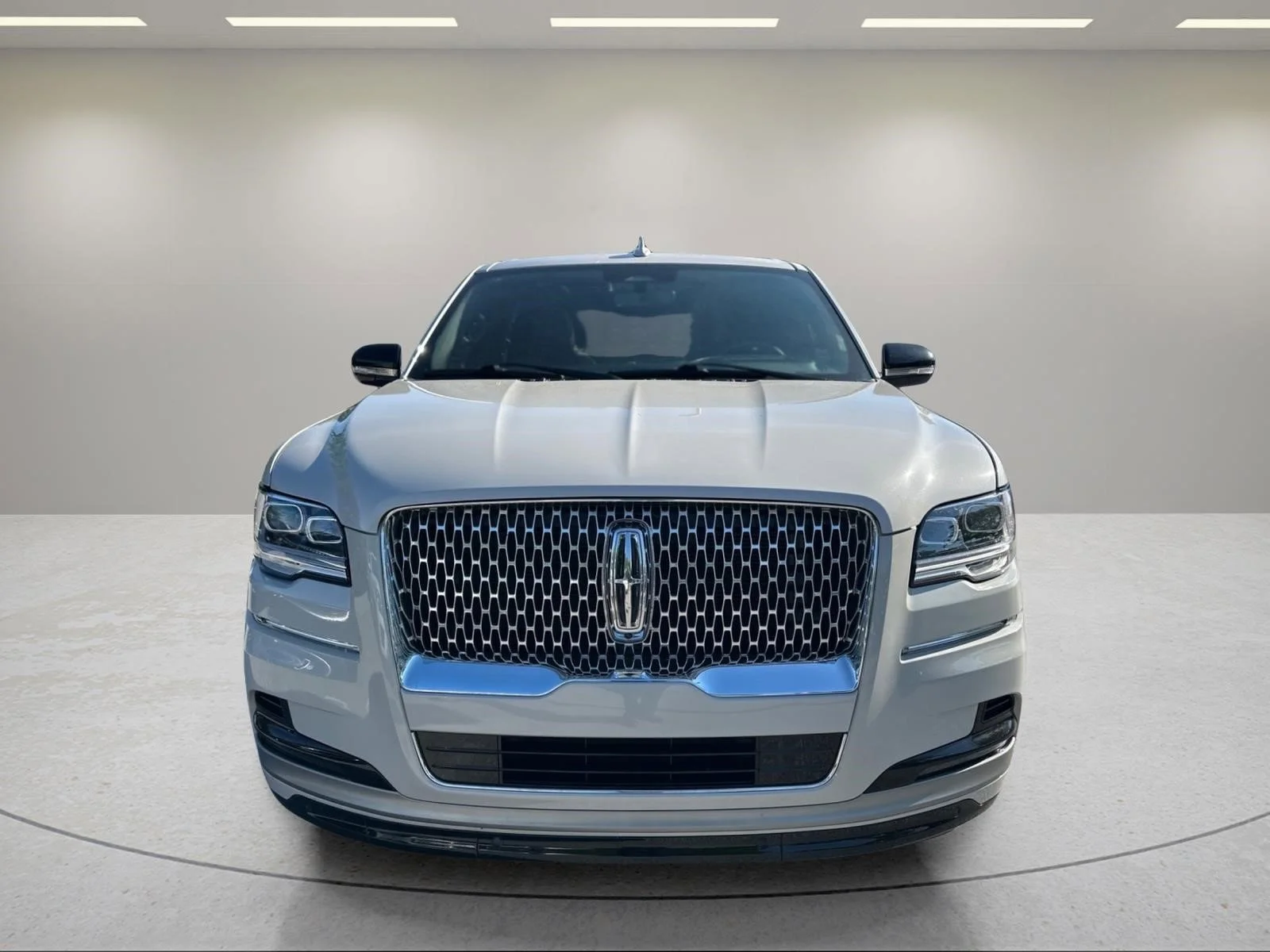 Used 2024 Pearl Metallic Lincoln Reserve image 8