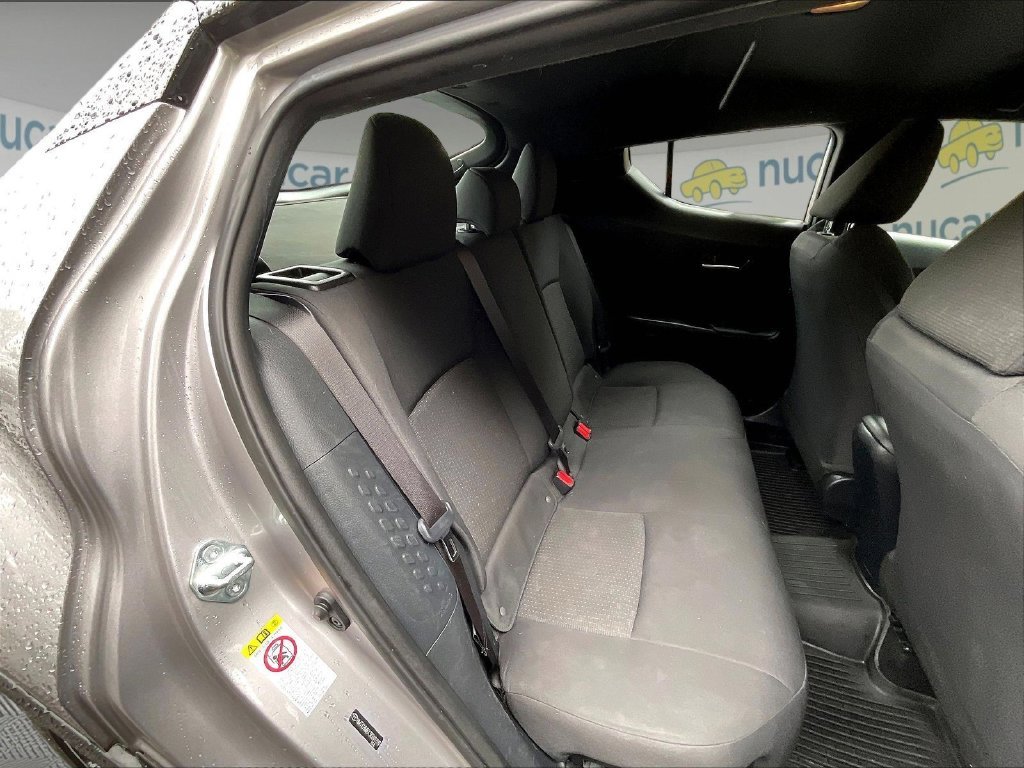Used 2019 Silver Toyota XLE image 18