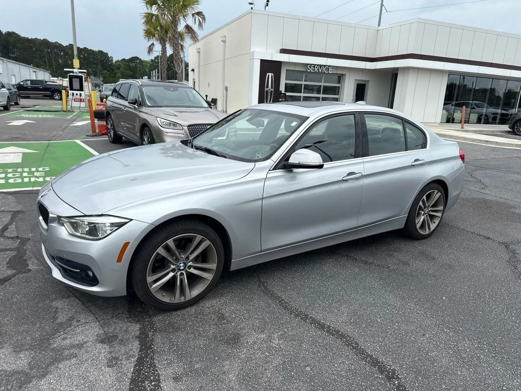 2018 BMW 3 Series 330i Sedan's photo