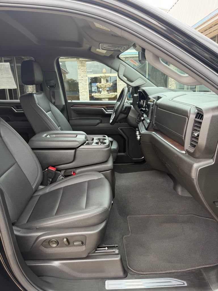 Used 2025 Onyx Black GMC SLT image 26
