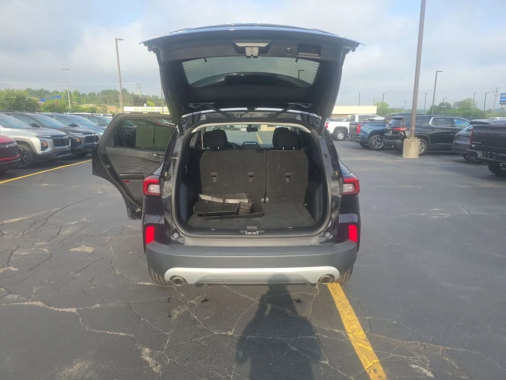 Used 2023 Black Metallic Ford Active image 21