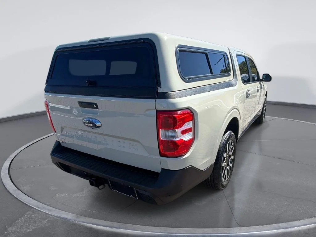 Used 2024  Ford Lariat image 7