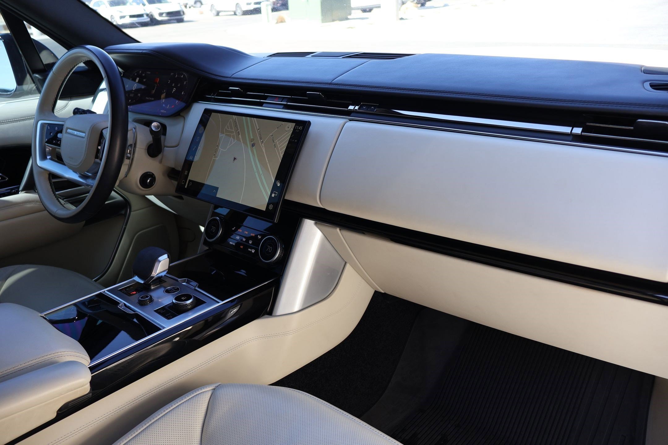 Used 2023 Ostuni Pearl White Land Rover SE image 27