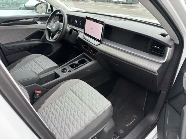 Used 2025 White/off-white Volkswagen 2.0T S image 9