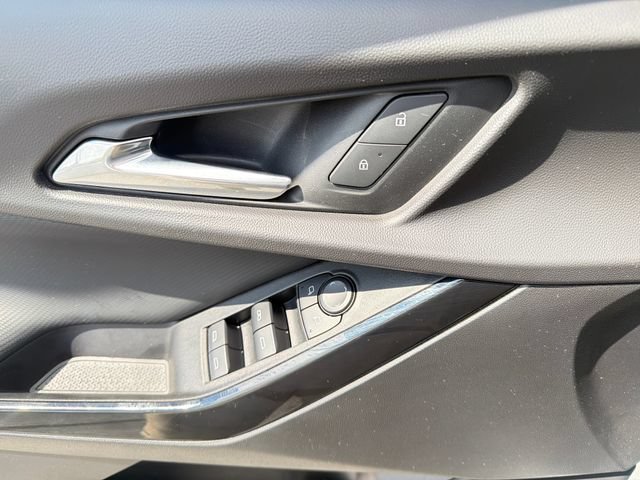 Used 2025 Summit White Chevrolet LT image 17