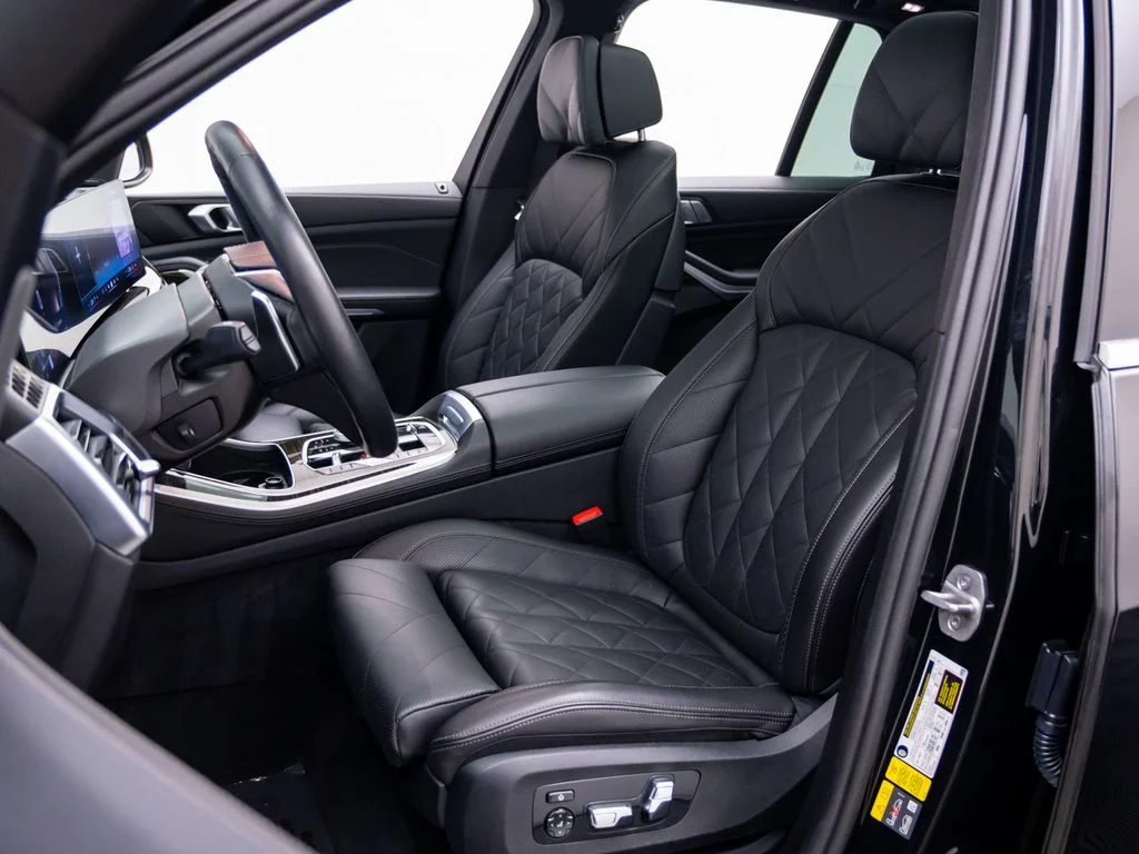 Used 2024 Black BMW xDrive50e image 17