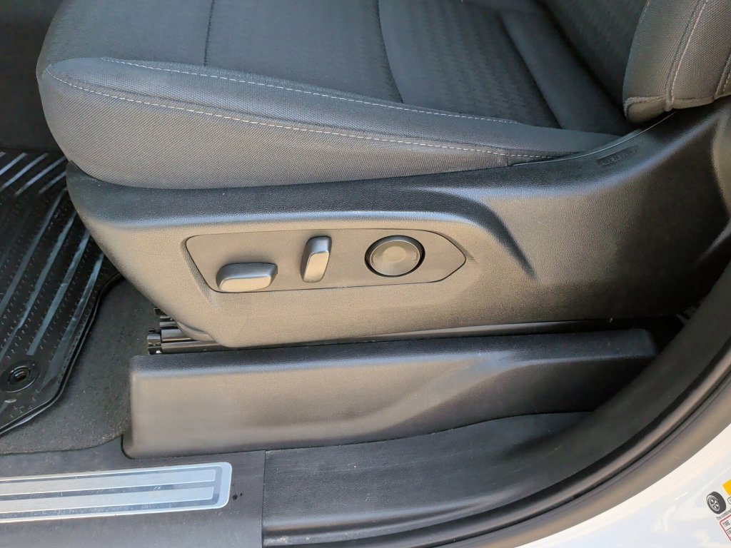Used 2025 White Chevrolet LT image 13