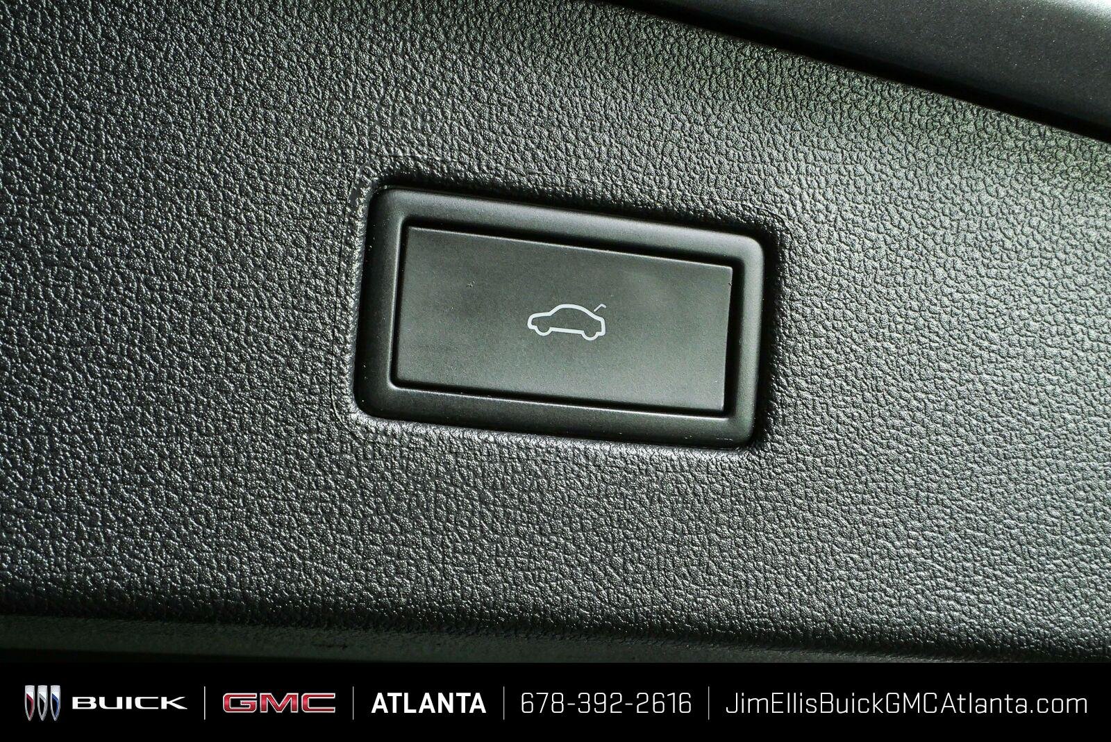 Used 2024 Pyrite Silver Metallic Volkswagen SE image 31