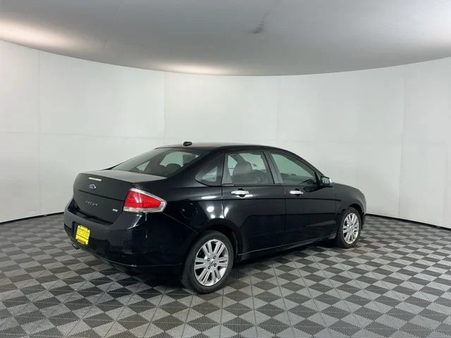 Used 2010  Ford SEL image 5