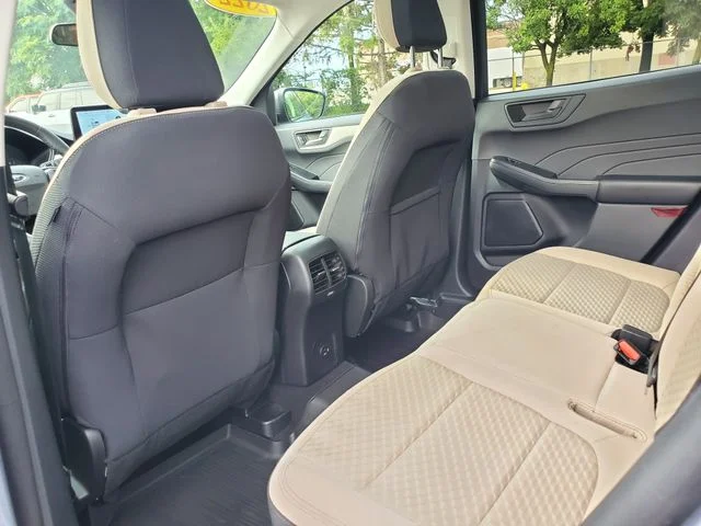 Used 2022 Blue Ford SE image 10